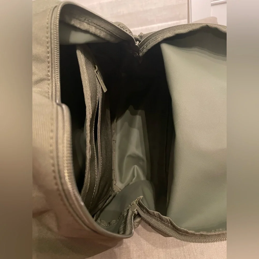 Beis The Beisics Backpack, olive green, NWOT - Picture 8 of 11
